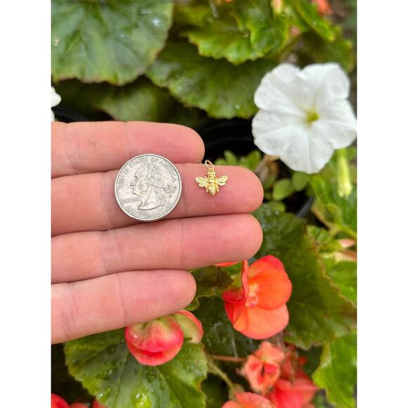 Small 24k Gold Plated Honey Bee Necklace - Picture 5 of 5